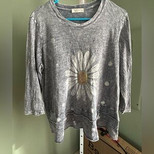 Gray Pull over shirt with daisy on front.